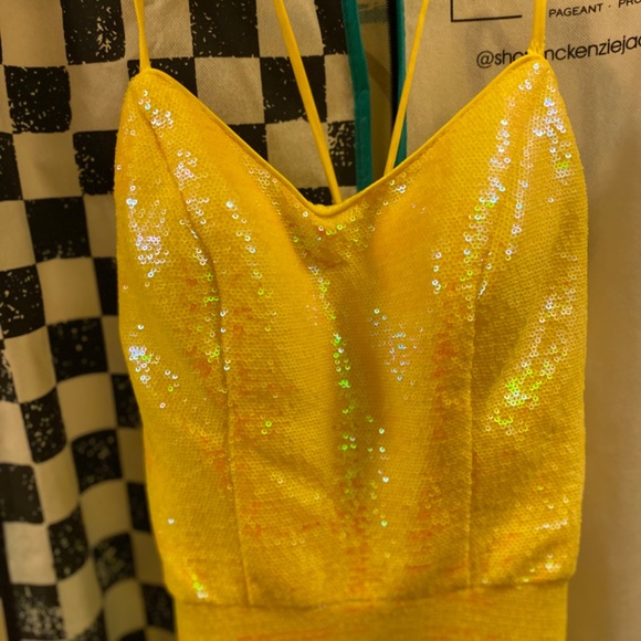 Yellow dress - Picture 5 of 5